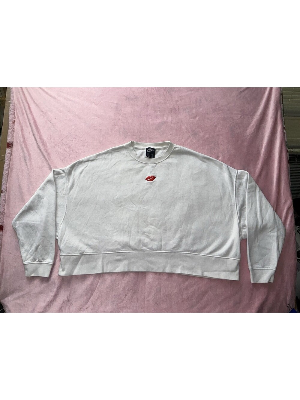 Nike Sz L White Red Lip Kiss Love Crewneck Cropped Sweatshirt Over shirt Woman’s